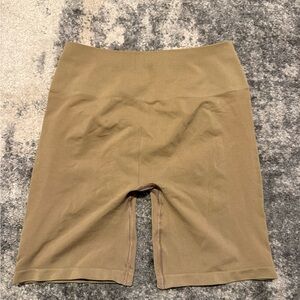 Alphalete Women's Tan Bike Shorts